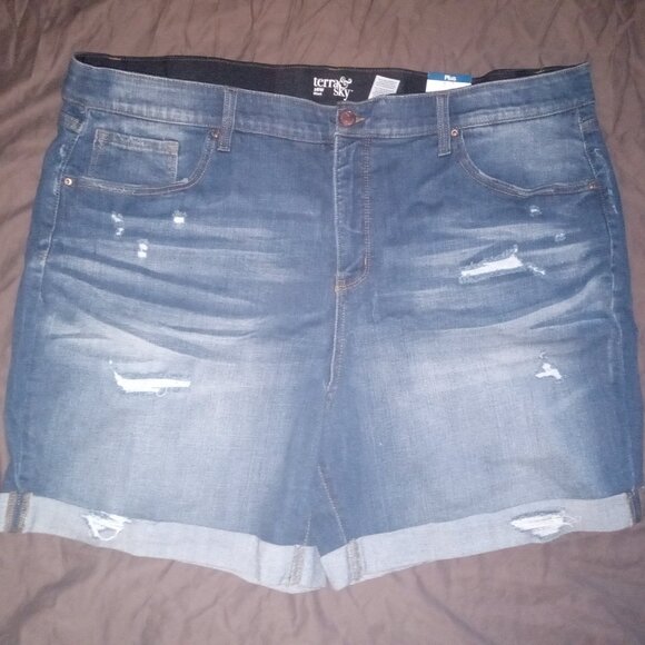 Shorts and tank top - Picture 1 of 7